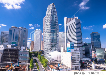 《東京都》新宿西口駅前・都市風景 94879130