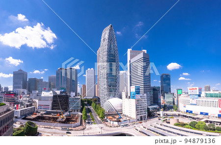 《東京都》新宿西口駅前・都市風景 94879136