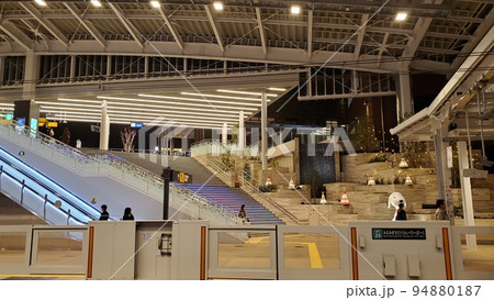 静まった人気の駅 静まった人気の駅 94880187