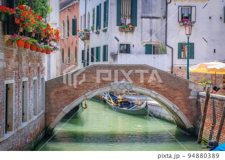 Peaceful Canal scenary in romantic Venice at springtime, Italy 94880389