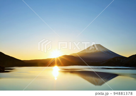 謹賀新年　富士山と初日の出 94881378