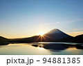 謹賀新年　富士山と初日の出 94881385