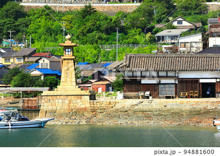 【広島県】快晴の鞆の浦　常夜灯 94881600
