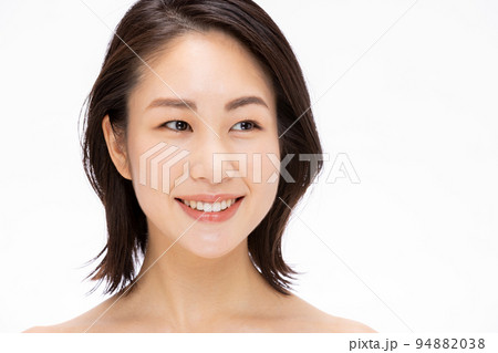 若い女性の美容イメージ 94882038