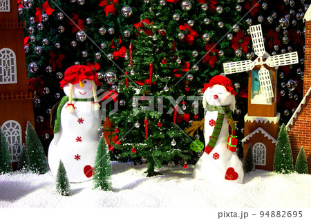 Christmas background with Christmas tree and snowman. Christmas Greeting Card Template. 94882695