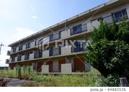 廃墟となった集合住宅 廃墟となった集合住宅 94883526