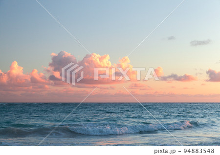 Colorful sky over Atlantic Ocean on a sunset 94883548