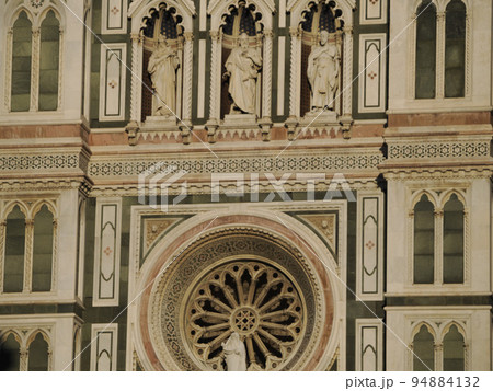 Florence dome basilica santa maria del fiore detail 94884132