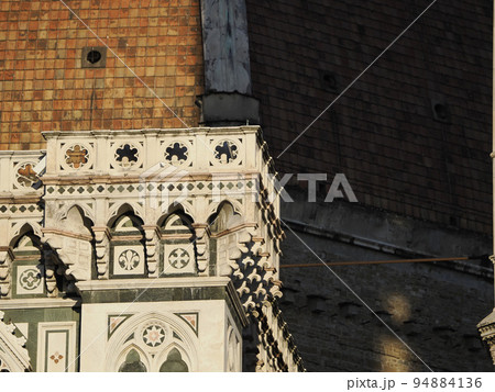 Florence dome basilica santa maria del fiore detail 94884136