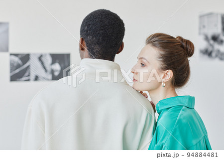 Date in Art Gallery 94884481