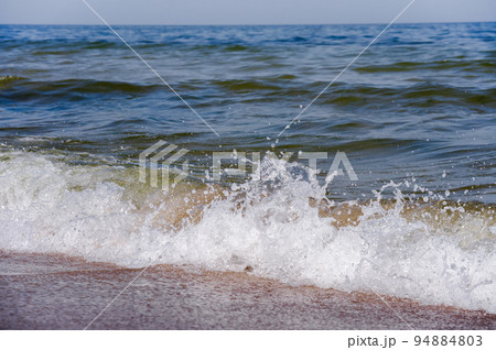 Tides and storms at sea. Seacoast. Waves on the Baltic Sea. 94884803
