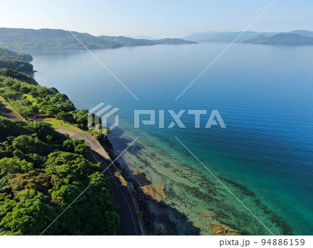福島の初崎公園の上空から美しい海岸線の空撮 福島の初崎公園の上空から美しい海岸線の空撮 94886159