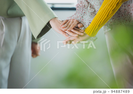 ビジネスウーマン　団結 94887489