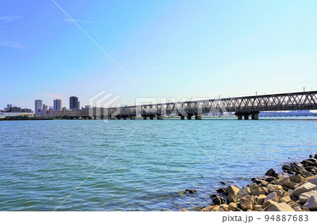 淀川と大阪市中心部の高層ビル群(梅田・中之島方面) 淀川と大阪市中心部の高層ビル群(梅田・中之島方面) 94887683