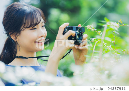 女性 カメラ 女性 カメラ 94887911