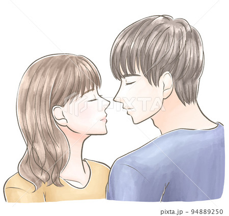 目を閉じて向き合う私服の男女　水彩風 94889250