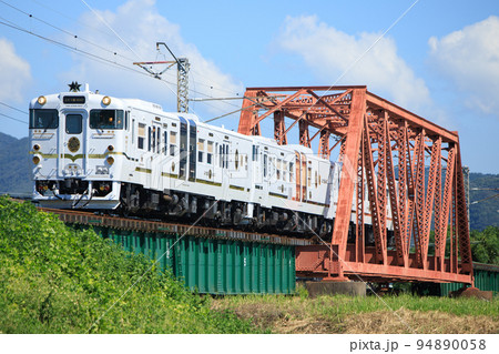 六角川橋梁を渡る観光列車「ふたつ星4047」（JR九州） 94890058