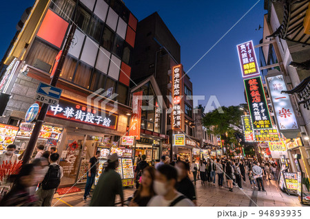 日本の横浜都市景観 横浜中華街。いまだコロナ禍だが、もはやコロナ禍前の人出=10月2日 日本の横浜都市景観 横浜中華街。いまだコロナ禍だが、もはやコロナ禍前の人出=10月2日 94893935