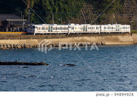 JR千綿駅で歓迎を受ける「ふたつ星4047」 94894928
