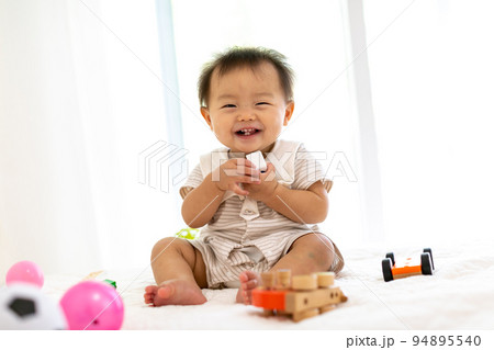0歳児の表情 乳児 0歳児の表情 乳児 94895540