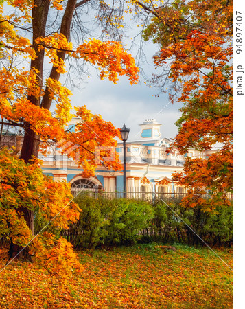 Golden autumn in Catherine Park, Tsarskoye Selo. Old city park with bright autumn golden maples on a sunny day. 94897407