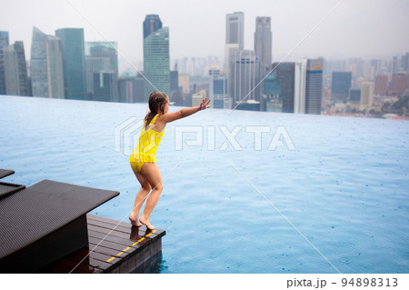 Kids swim in Singapore roof top swimming pool 94898313