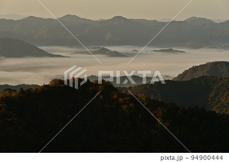 多紀連山の紅葉 多紀連山の紅葉 94900444