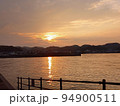 海に沈む夕日 94900511