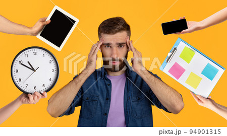 Overwhelmed young man having difficulties with time management 94901315