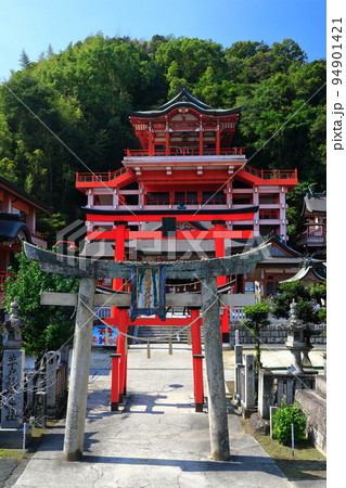 【広島県】晴天の草戸稲荷神社 94901421