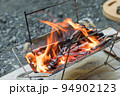 焚火(キャンプ・アウトドアイメージ) 94902123