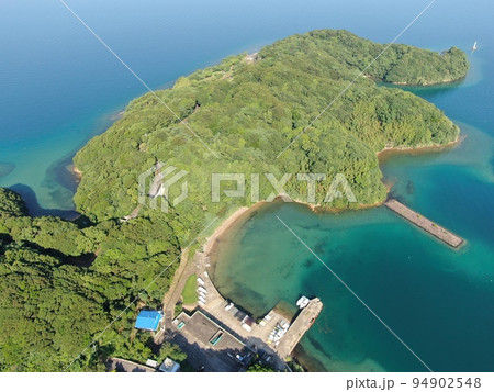 福島の初崎展望公園の上空から美しい海岸線の空撮 福島の初崎展望公園の上空から美しい海岸線の空撮 94902548