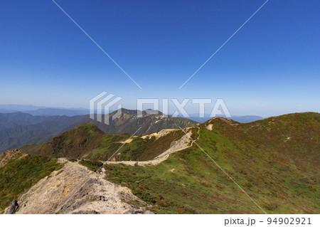 那須連山の登山道（朝日岳付近） 94902921