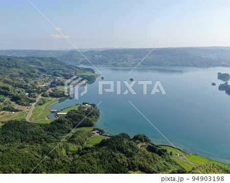 福島の大山展望公園の上空からいろは島の空撮 94903198