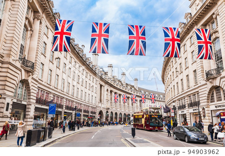 ロンドン　リージェント・ストリート　※一部ソフトフォーカス 94903962