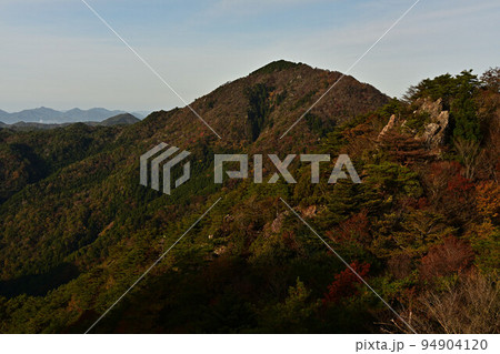 多紀連山の紅葉 94904120