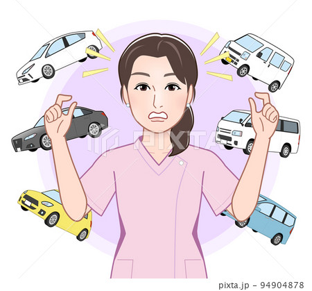 車と看護師の女性 94904878