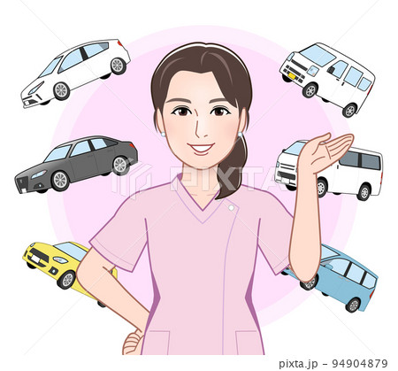 車と看護師の女性 94904879