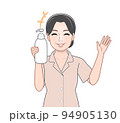 シャンプーを持った主婦 94905130