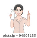 シャンプーを持った主婦 94905135