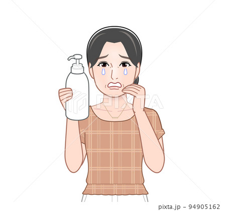 シャンプーを持った若い女性 94905162