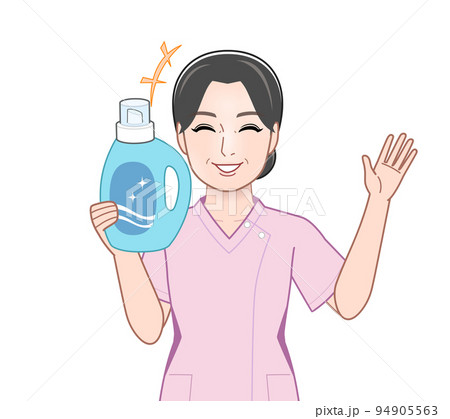 洗濯洗剤のボトルを持った若い主婦 洗濯洗剤のボトルを持った若い主婦 94905563