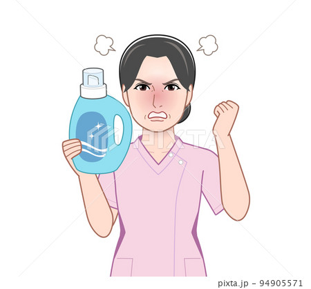 洗濯洗剤のボトルを持った若い主婦 洗濯洗剤のボトルを持った若い主婦 94905571