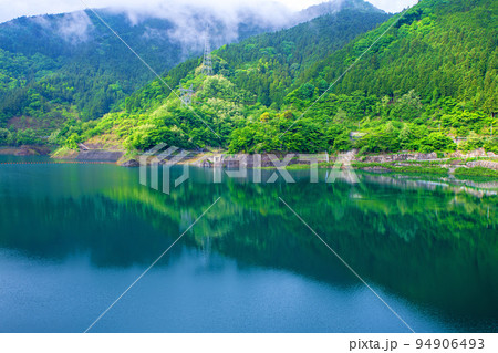 秩父さくら湖 浦山ダム 早朝新緑の風景 秩父さくら湖 浦山ダム 早朝新緑の風景 94906493