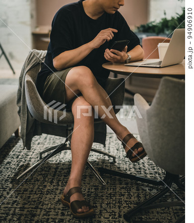コワーキングスペースの利用者 コワーキングスペースの利用者 94906910