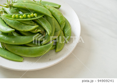 fresh sweet green peas on plate fresh sweet green peas on plate 94909241