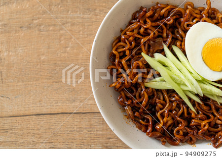 Korean Instant Noodle with Black Bean Sauce (Jajangmyeon or JJajangmyeon) 94909275