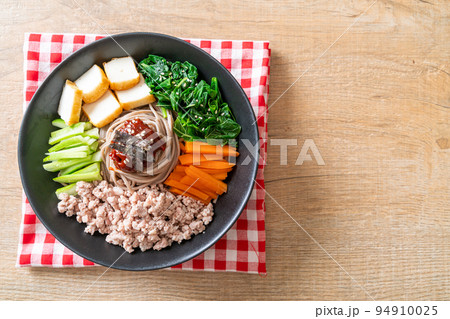 Korean spicy cold noodles 94910025