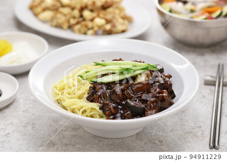 チャジャン麺とタンスユク(あん別皿) 94911229