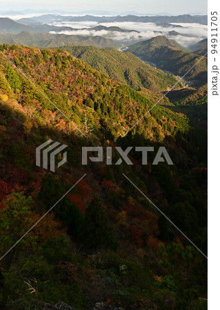 多紀連山の紅葉 多紀連山の紅葉 94911705
